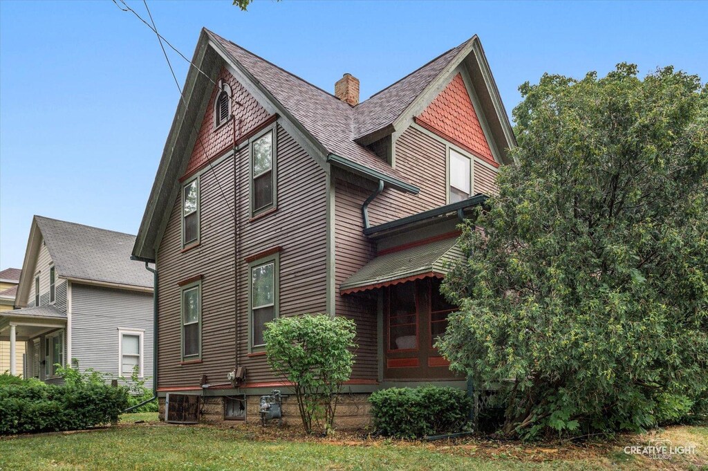 263 W Illinois Ave, Aurora, IL 60506 - photo 1