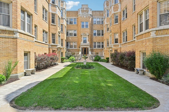 245 W Washington Blvd Unit 2B, Oak Park, IL 60302 - view of community featuring a yard