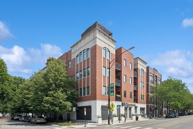 3203 N Oakley Ave Unit 401, Chicago, IL 60618 - photo 1