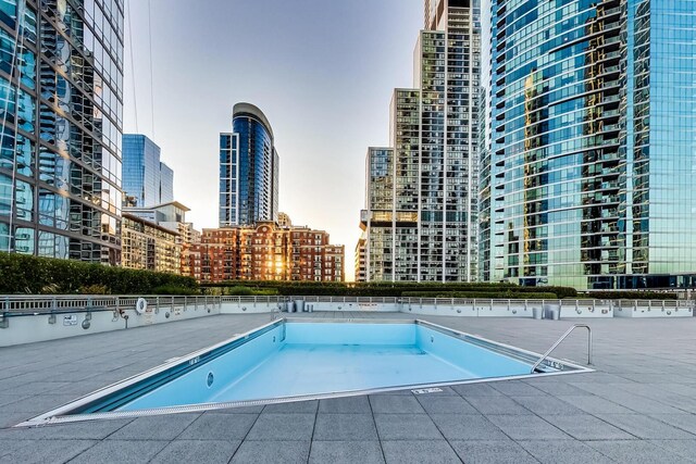1211 S Prairie Ave Unit 1106, Chicago, IL 60605 - view of swimming pool with a city view