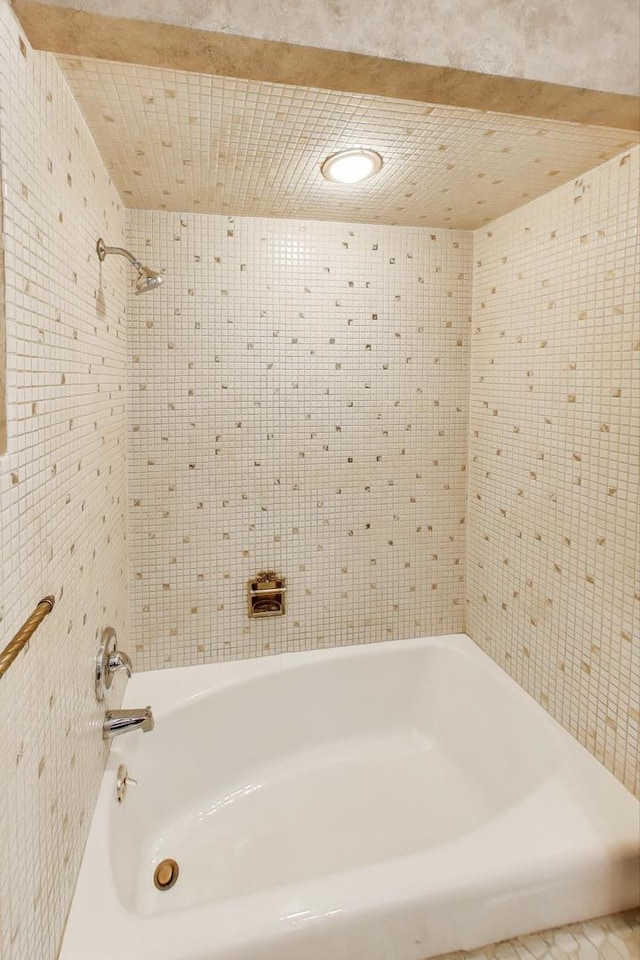 5215 S Meade Ave, Chicago, IL 60638 - full bath featuring bathing tub / shower combination and recessed lighting