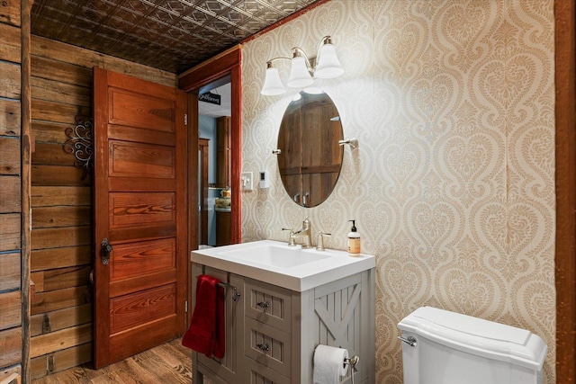 887 N 1100e Rd, Melvin, IL 60952 - bathroom with wallpapered walls, wood finished floors, vanity, and an ornate ceiling