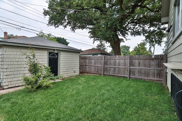 1103 Circle Ave, Forest Park, IL 60130 - view of yard with an outbuilding