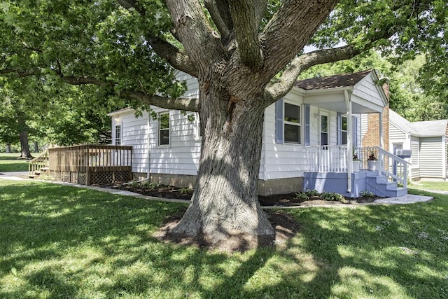 542 Whitney Ave, Winthrop Harbor, IL 60096 - view of front of home featuring a front yard and a wooden deck