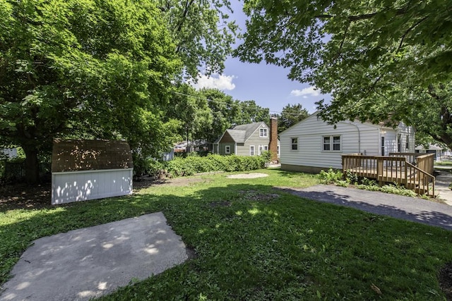 542 Whitney Ave, Winthrop Harbor, IL 60096 - view of grassy yard featuring a storage unit and a deck
