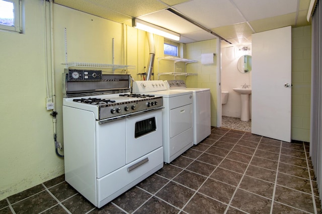 731 Bishop Ct, Bradley, IL 60915 - kitchen with range with two ovens, washer and clothes dryer, a drop ceiling, and light countertops