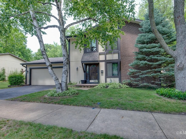 780 Chisholm Trl, Roselle, IL 60172 - view of front facade featuring driveway, a front yard, and a garage