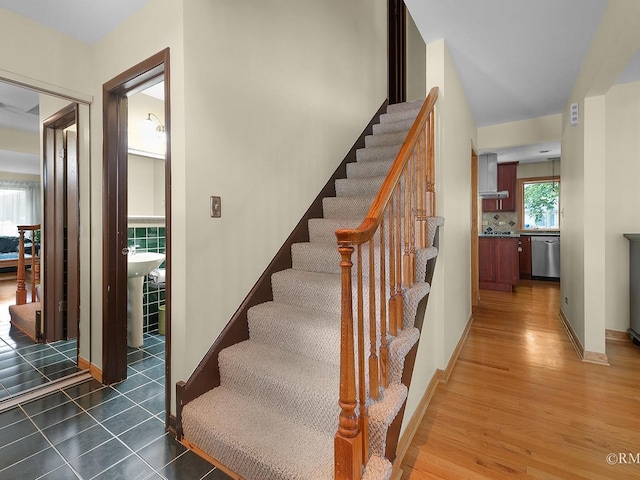 780 Chisholm Trl, Roselle, IL 60172 - stairs with wood finished floors and baseboards