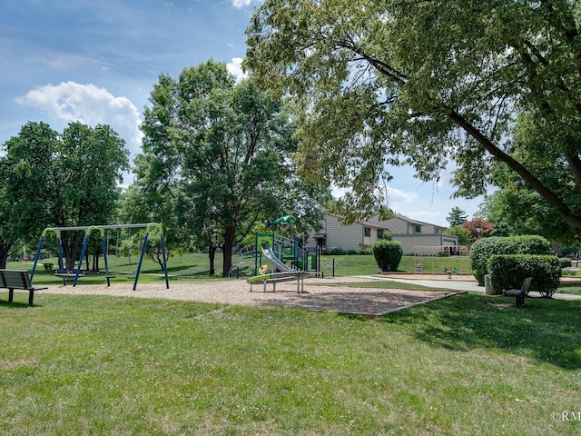 780 Chisholm Trl, Roselle, IL 60172 - surrounding community featuring a lawn