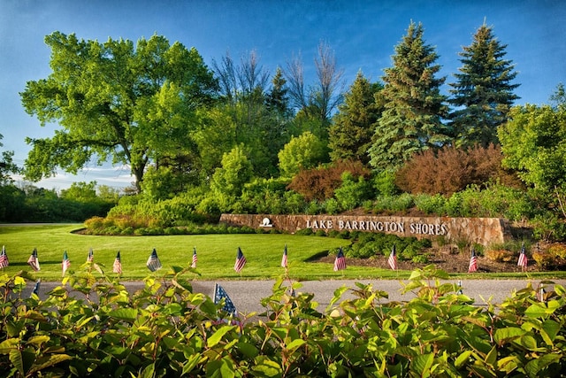 436 Shoreline Rd, Lake Barrington, IL 60010 - surrounding community featuring a yard