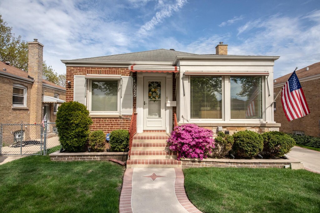 5525 N Natoma Ave, Chicago, IL 60656 - photo 1
