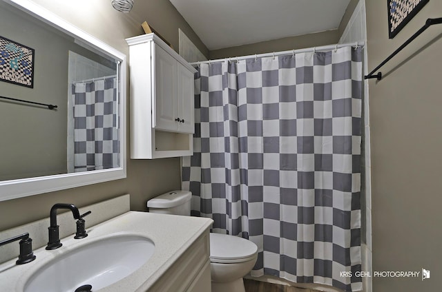 1115 E Fox Chase Dr, Round Lake Beach, IL 60073 - full bath with vanity and a shower with curtain