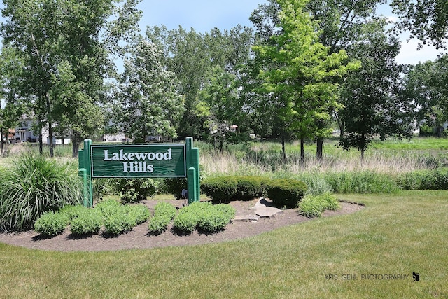 1115 E Fox Chase Dr, Round Lake Beach, IL 60073 - community sign featuring a yard