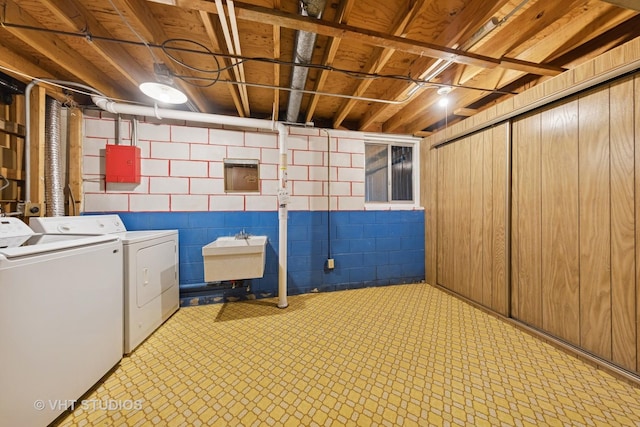 2140 Baker St, Aurora, IL 60506 - laundry area with independent washer and dryer and light flooring
