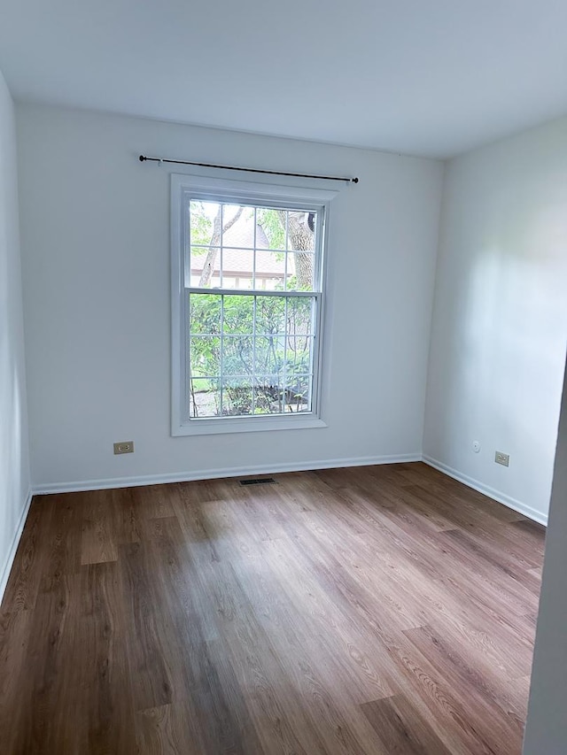 4640 Calvert Dr Unit B1, Rolling Meadows, IL 60008 - spare room with dark wood-style flooring and baseboards