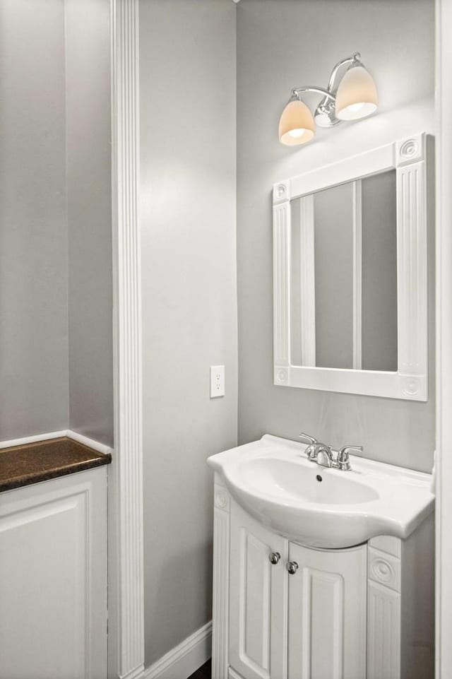 2913 Fox Creek Rd, Bloomington, IL 61705 - bathroom with vanity