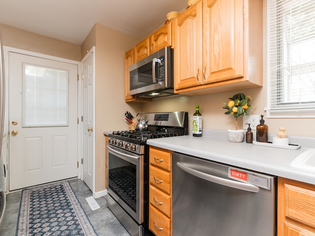 2 Sparrow Rd, Carpentersville, IL 60110 - photo 12