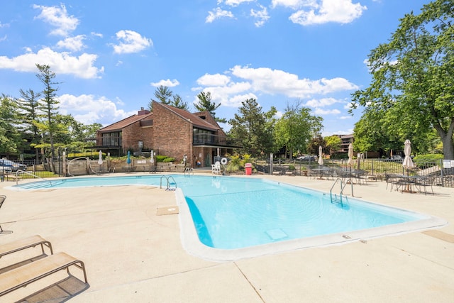 14505 Central Ct Unit Ph4, Oak Forest, IL 60452 - community pool featuring a patio area