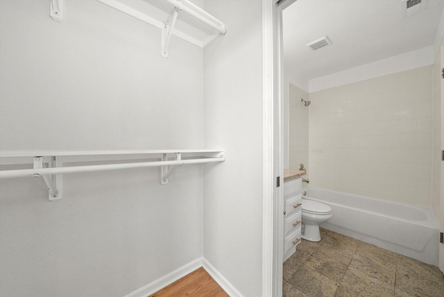 1645 W School St Unit 318, Chicago, IL 60657 - view of walk in closet