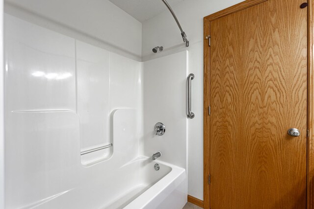 10578 Harrison Ct, Roscoe, IL 61073 - bathroom with shower / tub combination