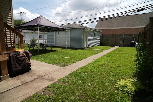 3321 W 71st St, Chicago, IL 60629 - view of yard with an outbuilding