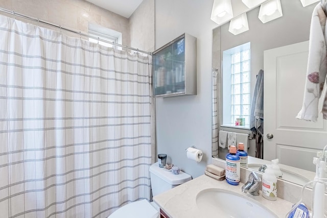 2716 N Kedzie Ave Unit 2, Chicago, IL 60647 - full bath featuring vanity and curtained shower