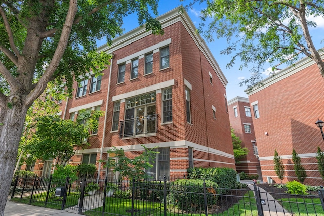 1050 W Fry St, Chicago, IL 60642 - photo 1