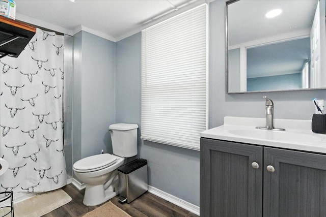 1518 Lucia Ave, Waukegan, IL 60085 - full bathroom featuring wood finished floors, vanity, ornamental molding, and curtained shower