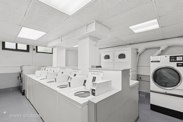 6101 N Sheridan Rd Unit 11C, Chicago, IL 60660 - community laundry room featuring independent washer and dryer
