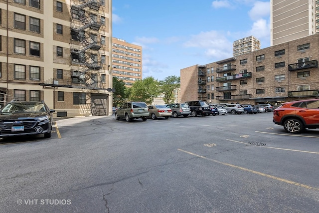 6101 N Sheridan Rd Unit 11C, Chicago, IL 60660 - view of uncovered parking lot