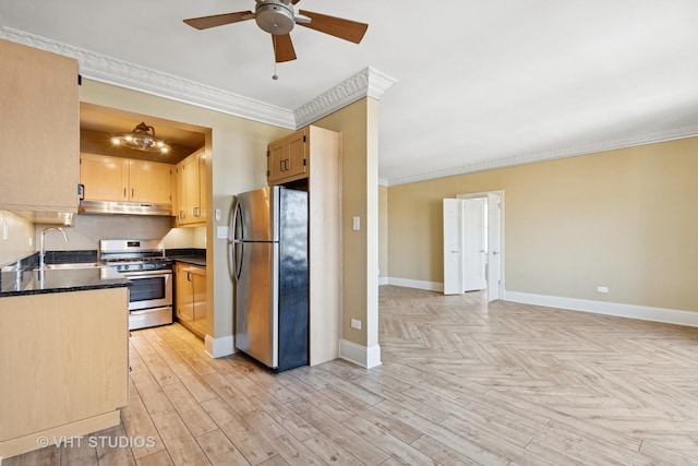 6101 N Sheridan Rd Unit 11C, Chicago, IL 60660 - kitchen featuring stainless steel appliances, under cabinet range hood, dark countertops, ceiling fan, and crown molding