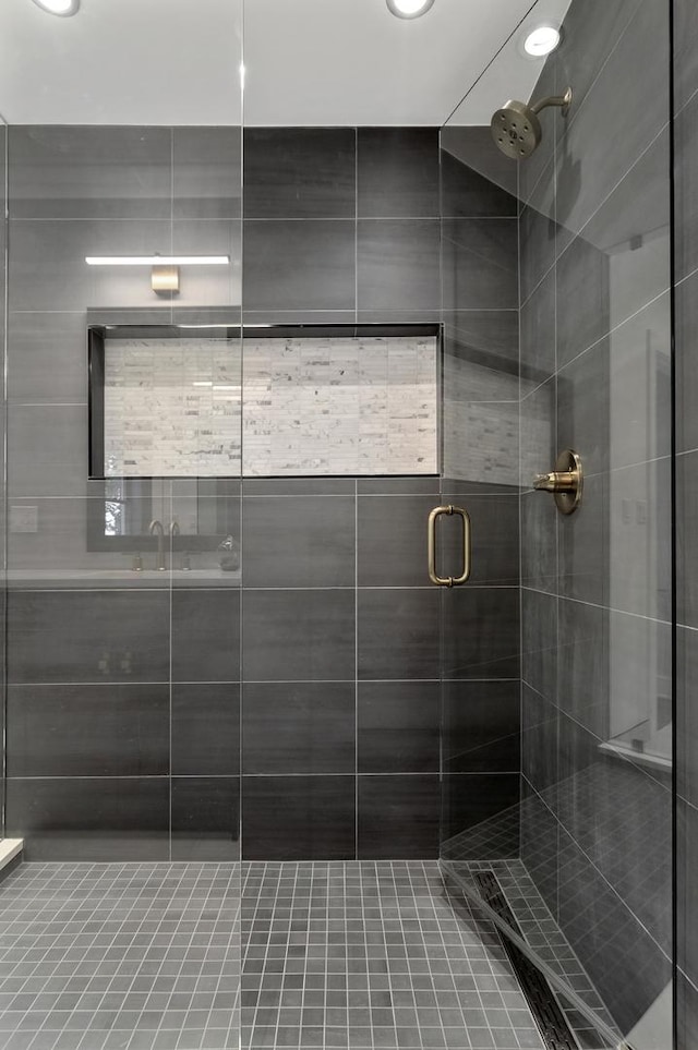 1116 W Addison St, Chicago, IL 60613 - full bath featuring a shower stall