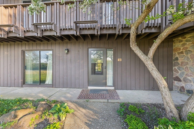 15810 Il Route 173 Unit 1D, Harvard, IL 60033 - property entrance featuring a balcony