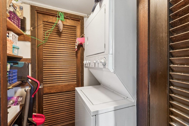 15810 Il Route 173 Unit 1D, Harvard, IL 60033 - laundry area featuring stacked washer / dryer