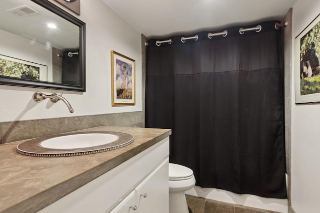 13 Wind Ridge Rd, South Barrington, IL 60010 - full bath with vanity and a shower with curtain