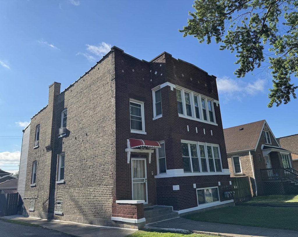 13015 S Muskegon Ave, Chicago, IL 60633 - photo 2