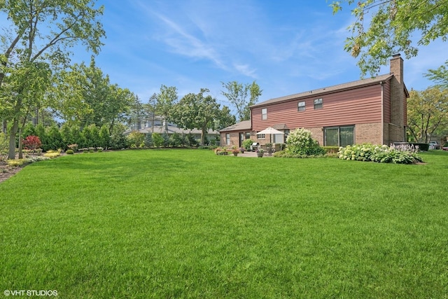 375 Sunset Dr, Northfield, IL 60093 - view of grassy yard with a patio area