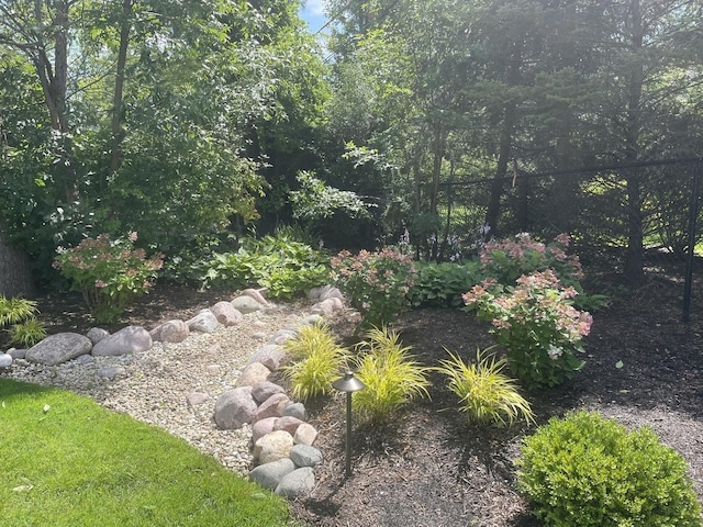 375 Sunset Dr, Northfield, IL 60093 - view of yard