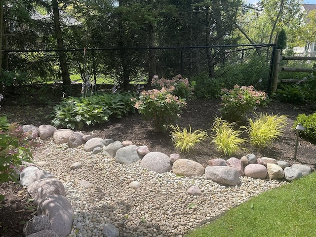 375 Sunset Dr, Northfield, IL 60093 - view of yard