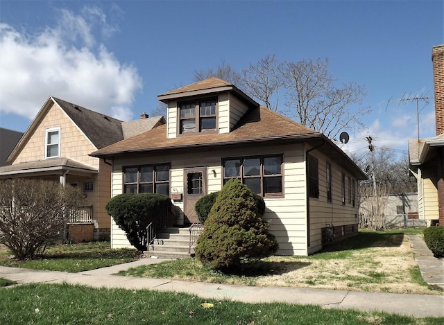 1016 Emerald Ave, Chicago Heights, IL 60411 - bungalow-style home with roof with shingles