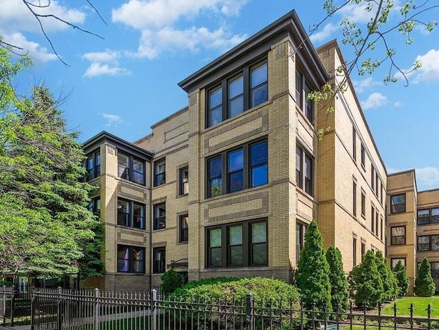 4829 N Kimball Ave Unit 2, Chicago, IL 60625 - photo 1