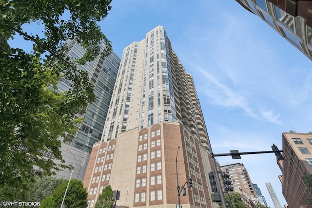 645 N Kingsbury St Unit 2002, Chicago, IL 60654 - view of building exterior