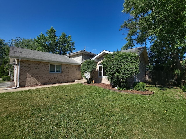 913 Dartmouth Ave, Matteson, IL 60443 - view of front facade featuring a front lawn and brick siding