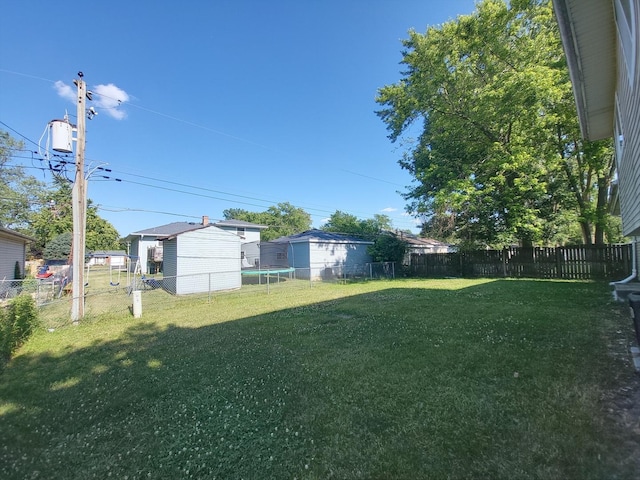 913 Dartmouth Ave, Matteson, IL 60443 - fenced backyard featuring a trampoline