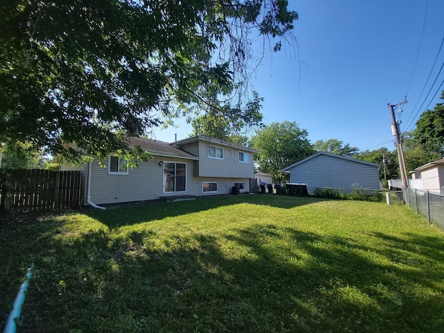 913 Dartmouth Ave, Matteson, IL 60443 - back of house featuring a fenced backyard