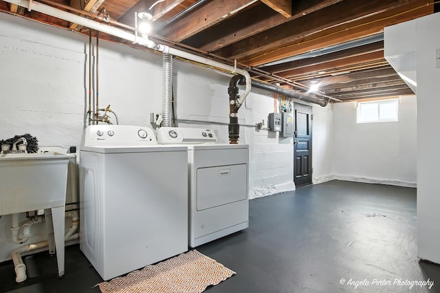 5535 Wonder Woods Dr, Wonder Lake, IL 60097 - laundry area with washing machine and dryer and concrete block wall