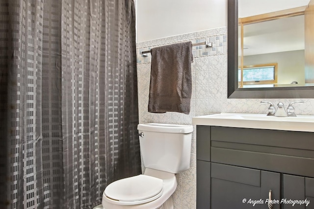 4725 Winnebago Dr, Wonder Lake, IL 60097 - bathroom featuring tile walls and vanity