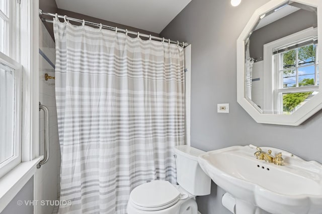 2539 Marcy Ave, Evanston, IL 60201 - full bath featuring toilet and a shower with curtain