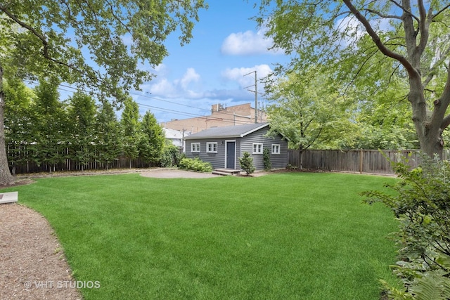 2539 Marcy Ave, Evanston, IL 60201 - fenced backyard with a patio