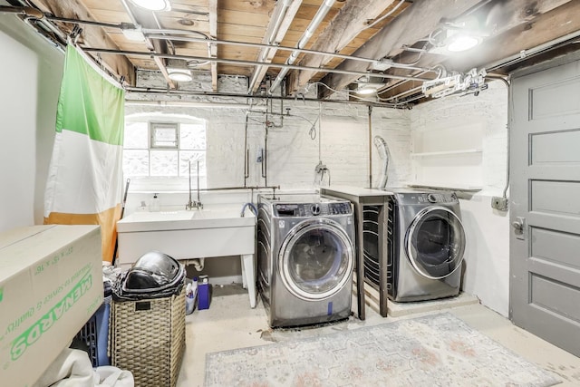 5836 N Oconto Ave, Chicago, IL 60631 - laundry room featuring independent washer and dryer
